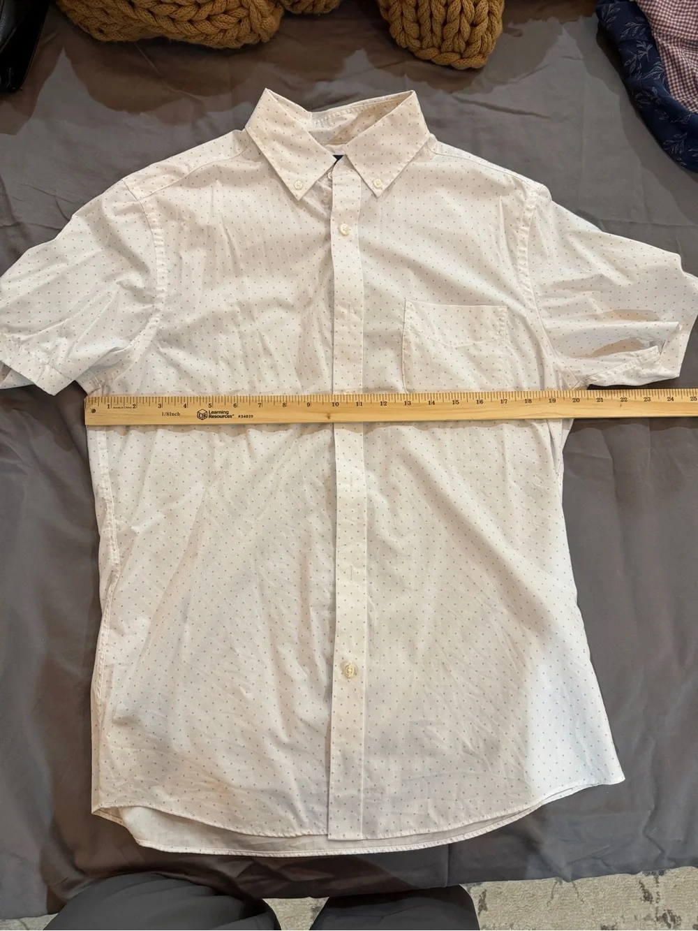 Charles Tyrwhitt Men's White Short-Sleeve Button-Down Shirt w/ white Dot Print